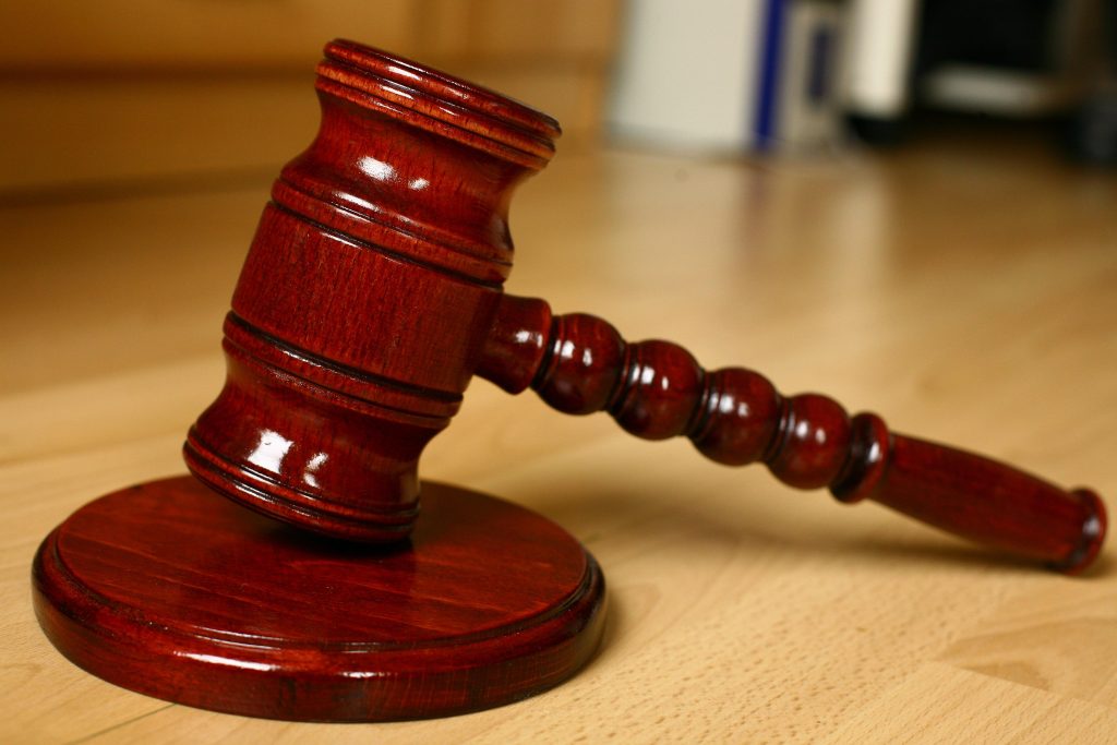 Justicia: doctrinal y práctica